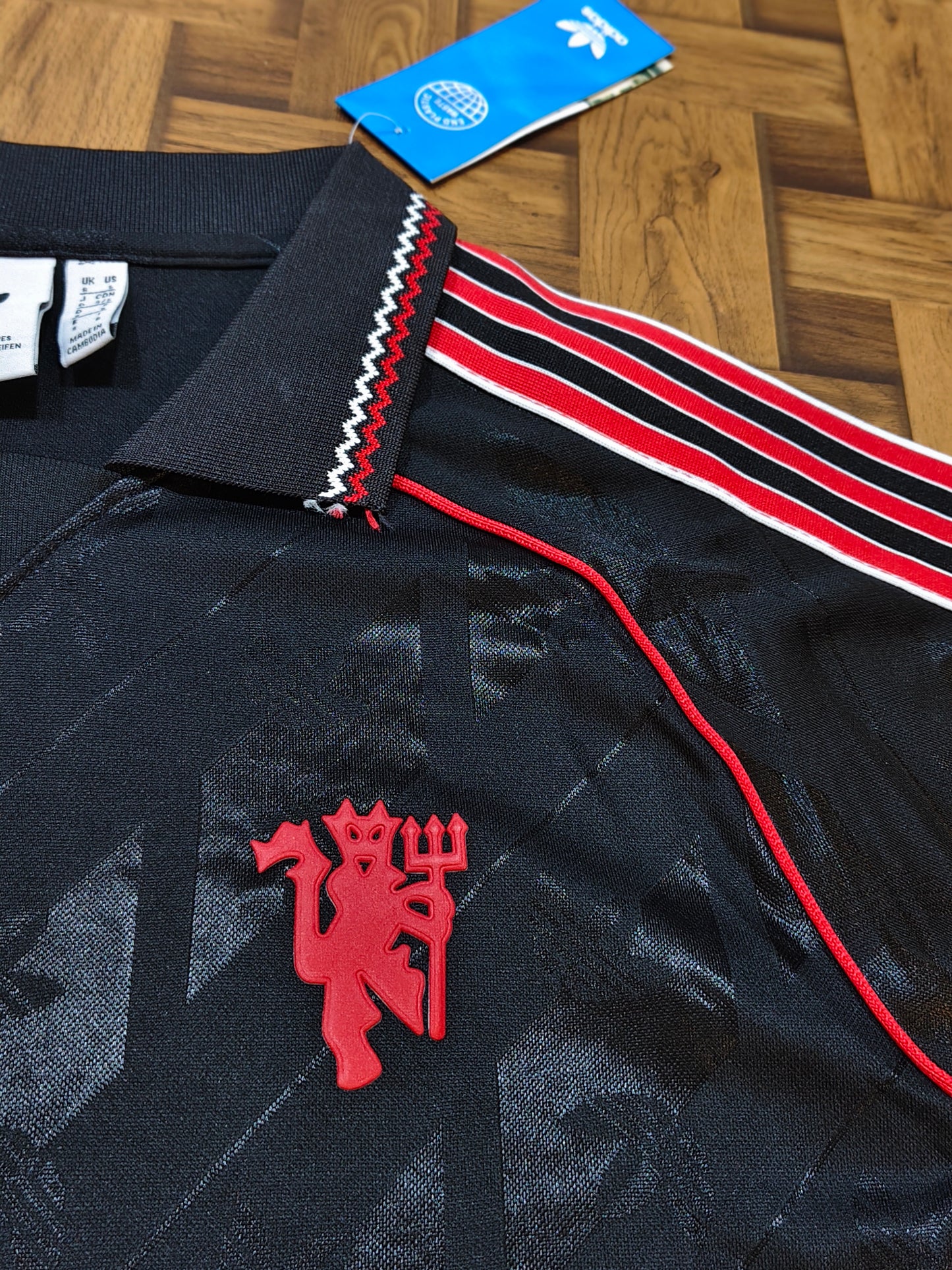 MAN UTD BLACK VINTAGE OFFICIAL 2025/26 PLAYER VERSION