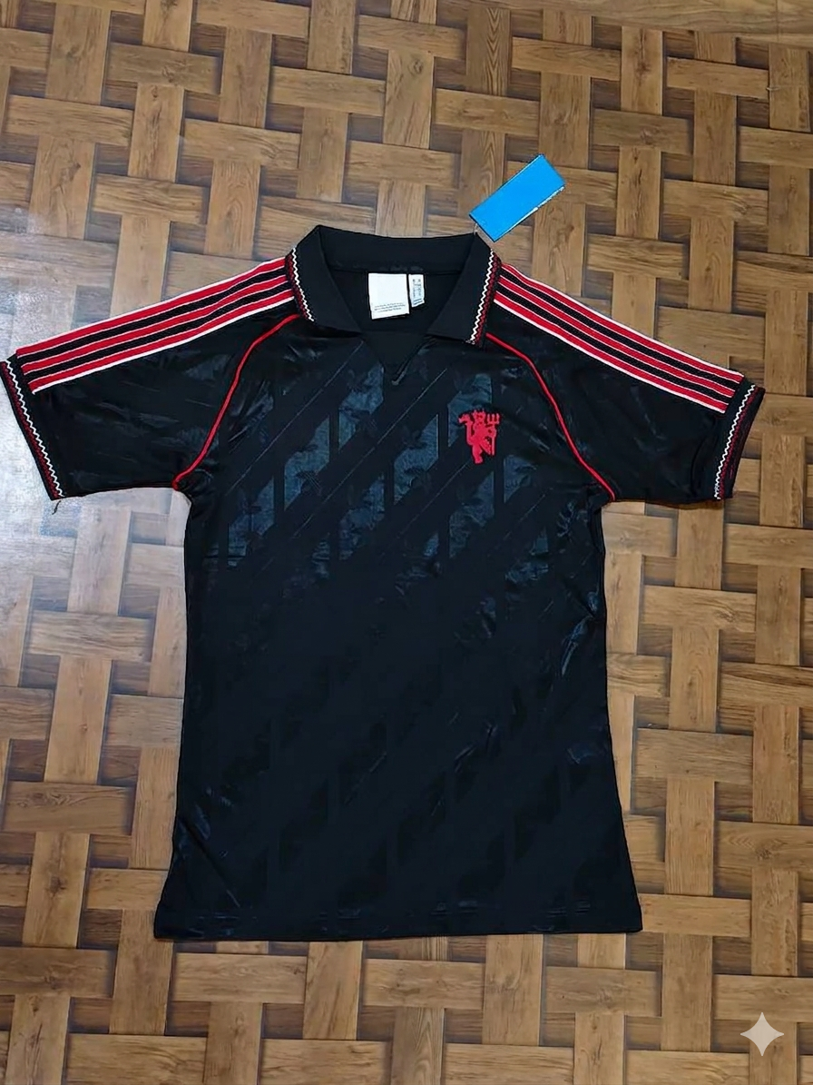MAN UTD BLACK VINTAGE OFFICIAL 2025/26 PLAYER VERSION